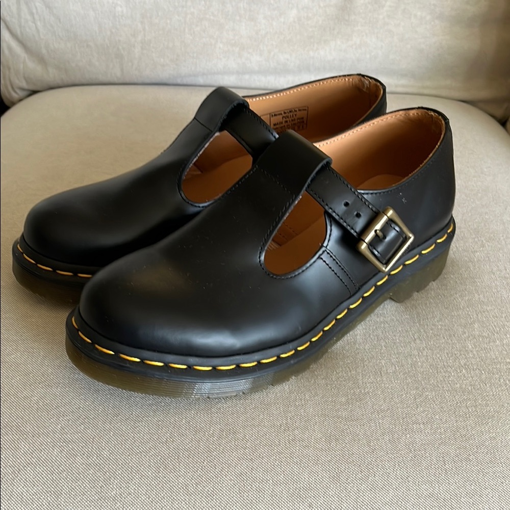 Dr. Martens POLLEY SMOOTH
LEATHER MARY
JANES Black and yellow
